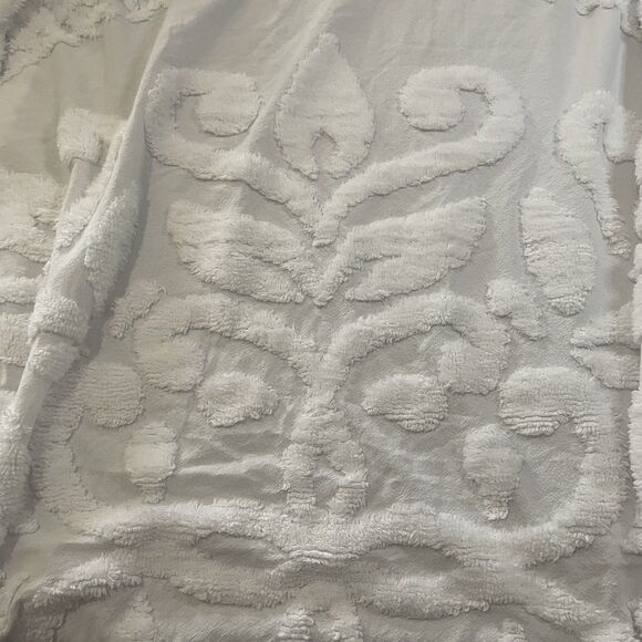 Better Trends Chenille Queen White Bedspread Set Medallion 102" x 110" 3 Pillow - Picture 11 of 12